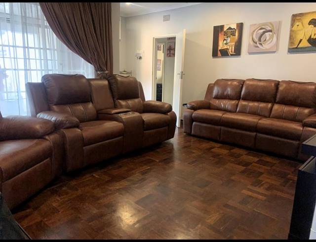 3 BEDROOM HOUSE FOR SALE IN CINDERELLA